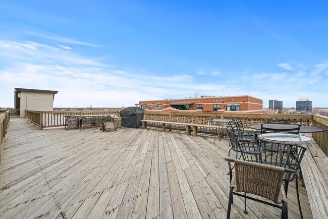 Foto del edificio - 2735 W Armitage Ave