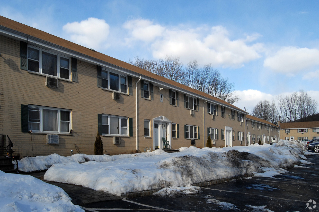 Building Photo - Laurel Manor Apartments