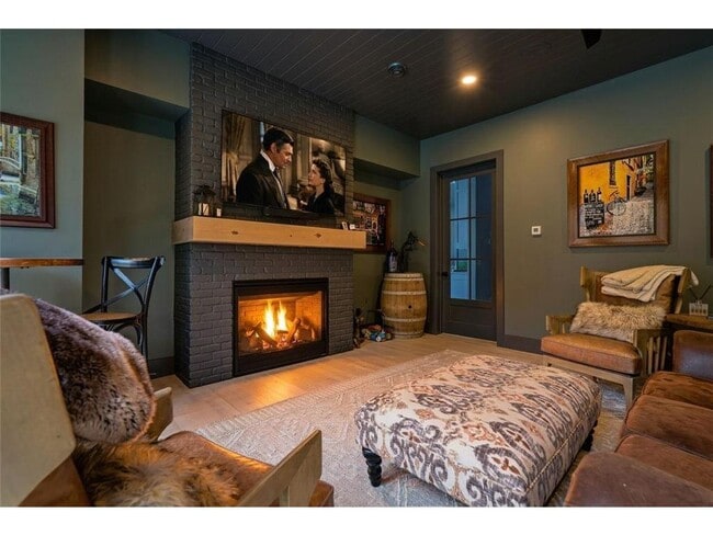 Building Photo - 6201 Gustavus Dr