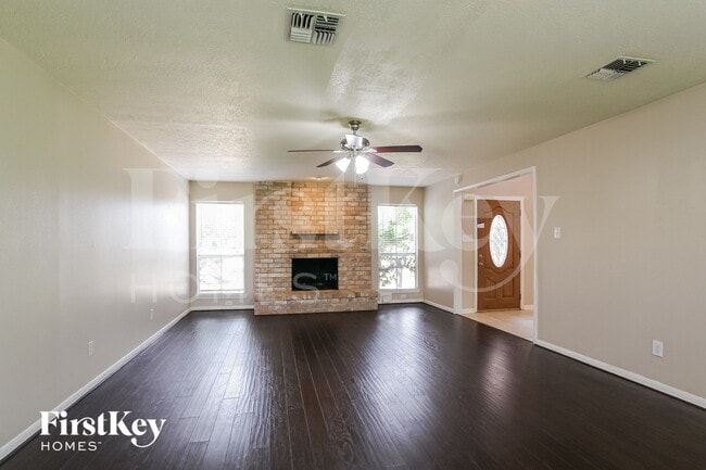 Foto del edificio - 4754 Hickory Downs Dr
