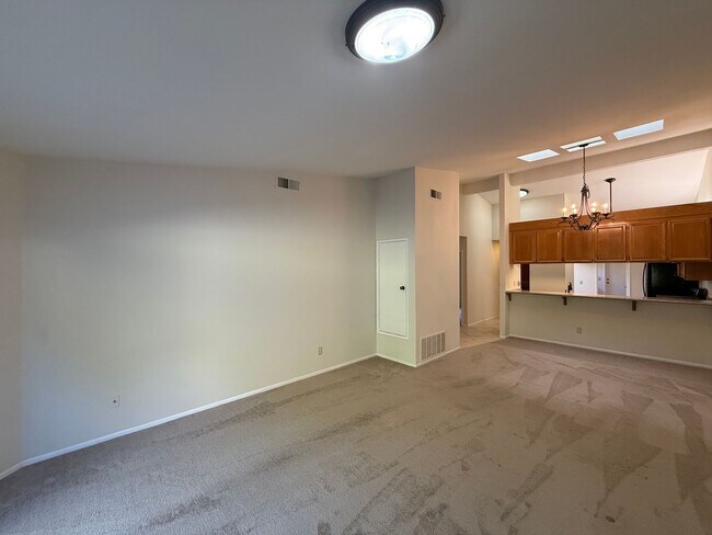 Foto del edificio - Lovely 2B/2BA Condo in 55+ Community w/Attached Garage & 2 Private Patios!