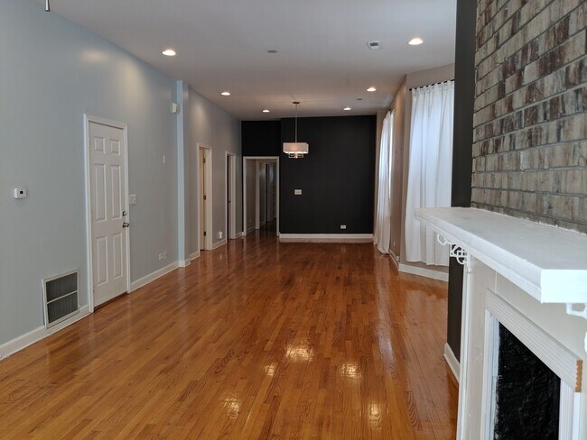 Building Photo - 4213 S Union Ave