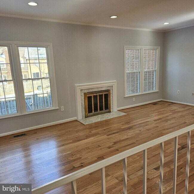 Foto del edificio - 7244 Greentree Rd