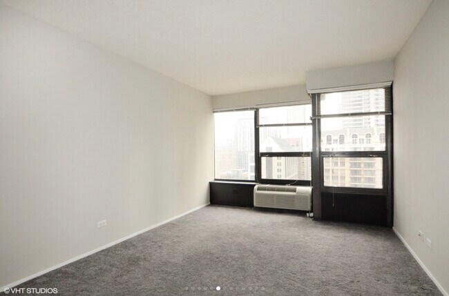 Foto del edificio - 30 E Huron St