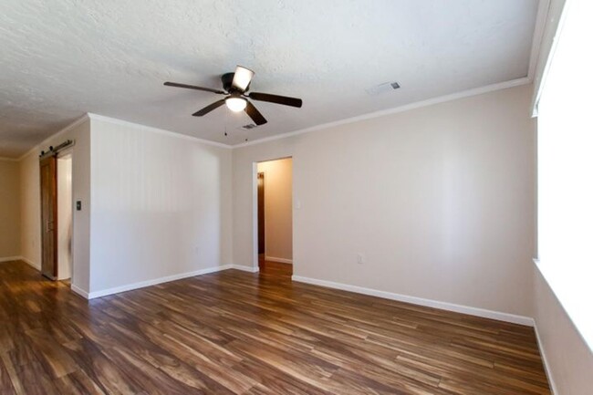 Building Photo - Nice Remodeled 3 Bedroom Home For Rent In ...