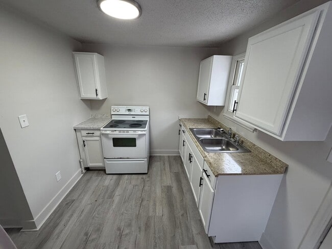 Foto del edificio - 758 Dryden Rd