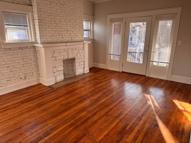 Foto del edificio - Spacious Two Bedroom Apartment