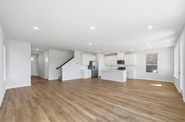 Building Photo - 1126 Redcoat Dr