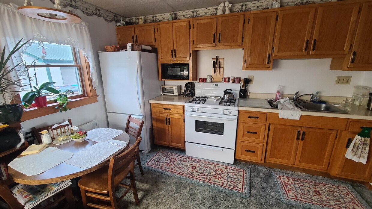 1861 Lincoln Hwy E Unit Apartment B, Lancaster, PA 17602 Apartments