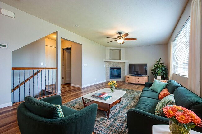 Foto del edificio - Extremely Spacious 3 Bedroom / 2.5 Bath Home in Bellevue!