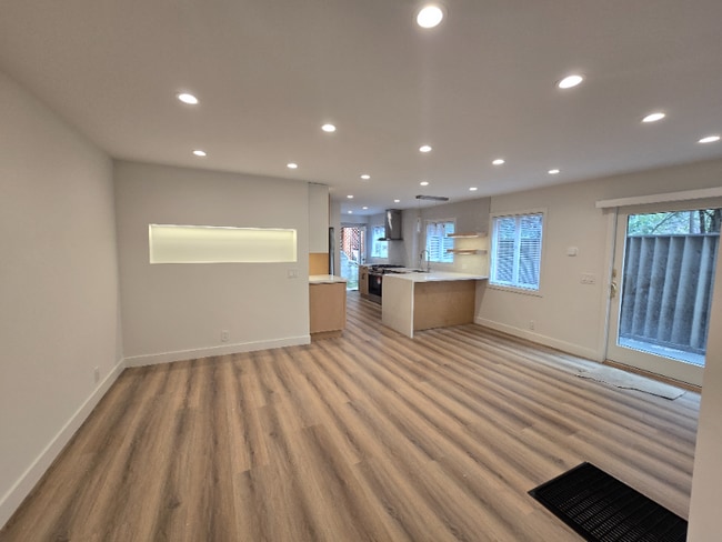 Photo - 2665-2665 Shasta Rd Apartment