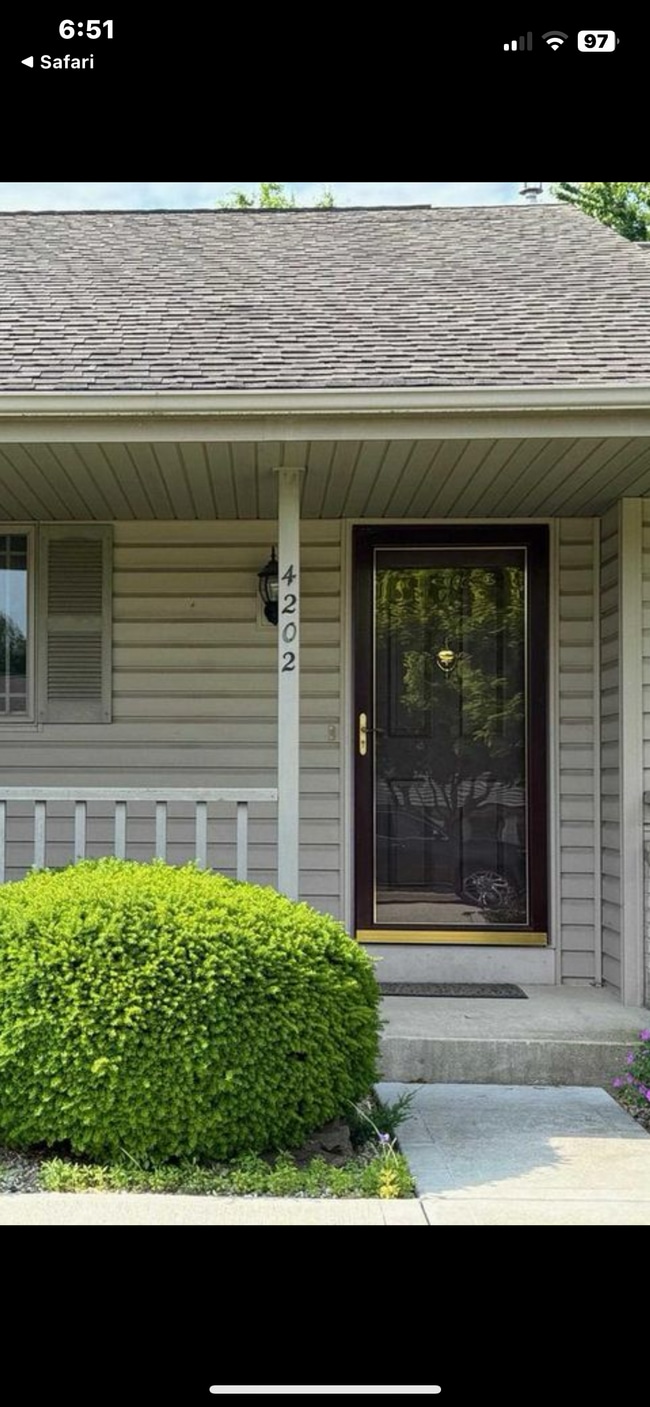Building Photo - 4202 Greenbriar Dr