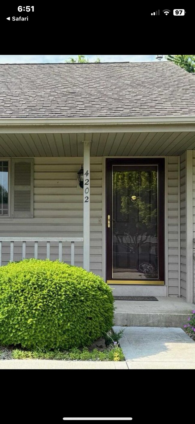Foto del edificio - 4202 Greenbriar Dr