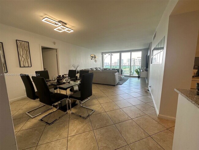 Building Photo - 100 Bayview Dr