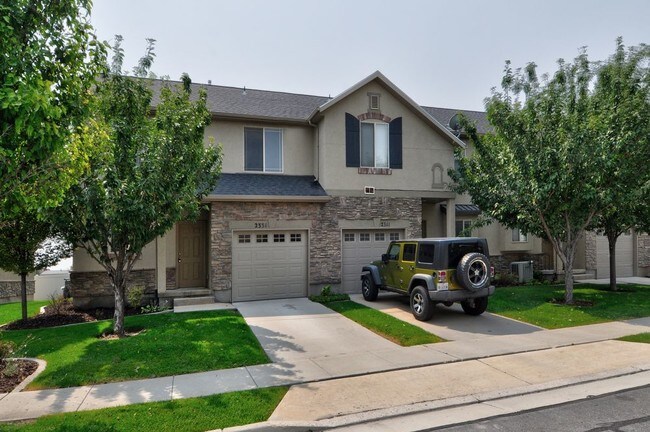 Building Photo - 2331 W Montcalm Dr