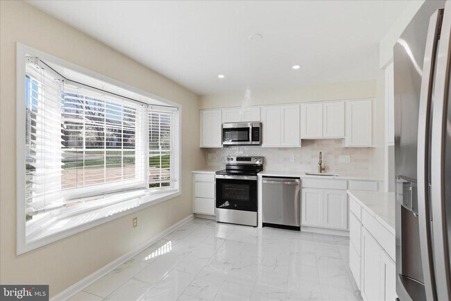 Foto del edificio - 4635 Linmar Ct