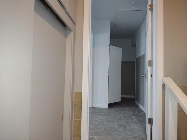 Building Photo - 3351 Highland St