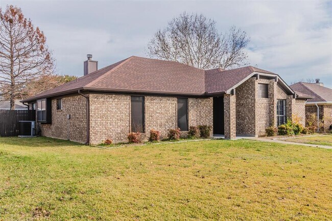Building Photo - 505 Rose Dr