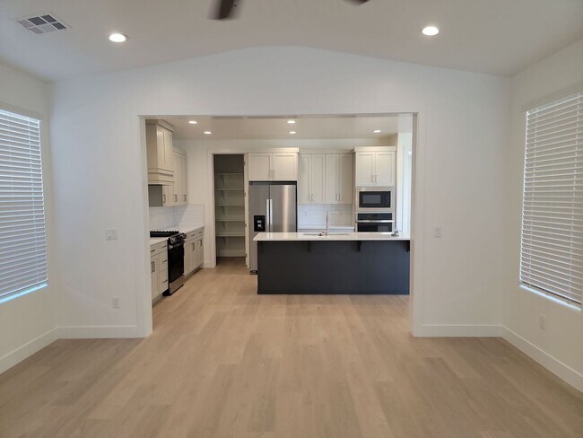 Building Photo - Brand New 3 Bedroom Home in St. George wit...