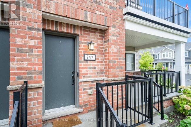 Building Photo - 247 Zenith Private