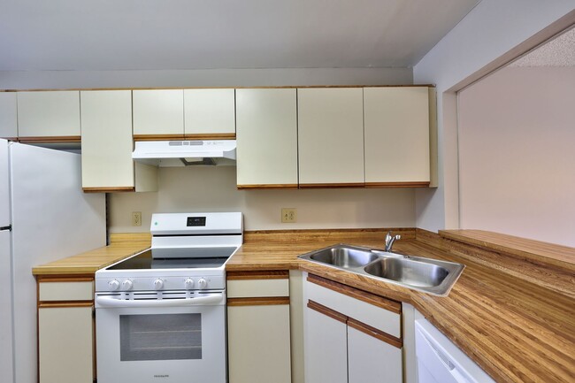 Foto del edificio - 3801 Crown Point Rd