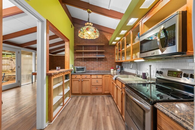 Building Photo - 103 Robinall Dr