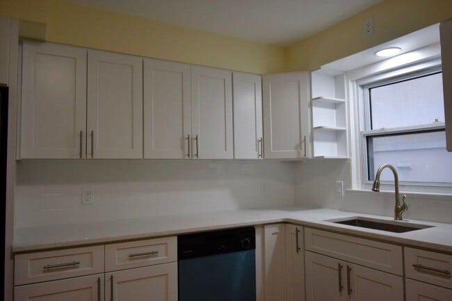 Building Photo - 356 Slocum Way