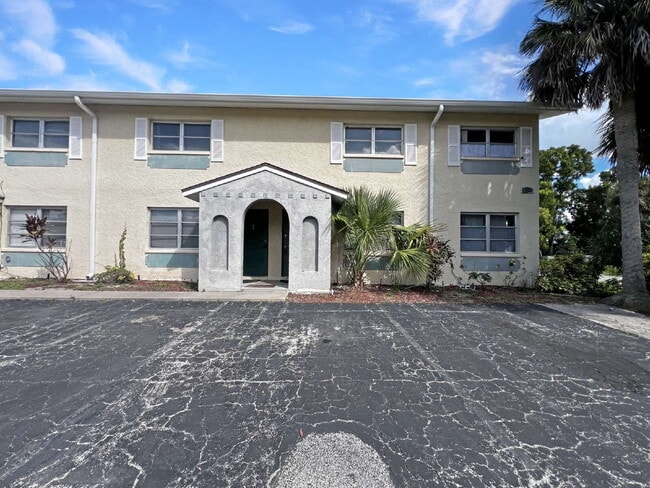 Building Photo - 6635 Warwick Cir