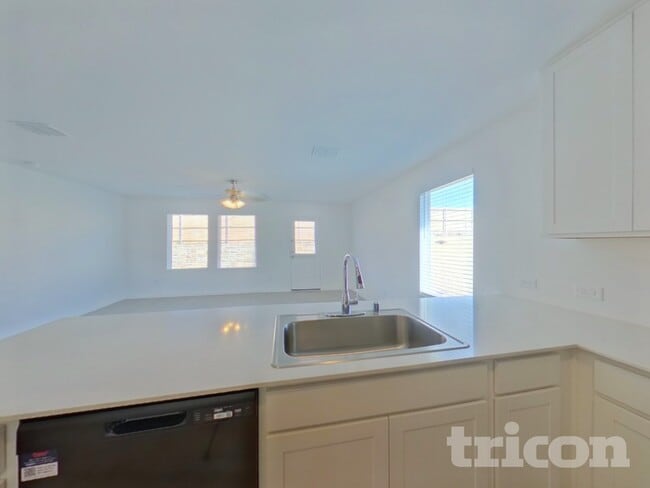 Building Photo - 10700 Dusty Rnch Rd