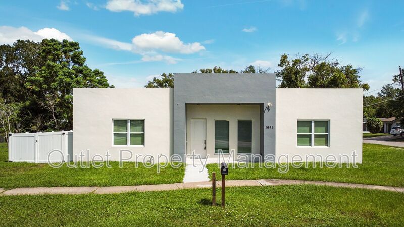 Primary Photo - 1649 Lake Dr