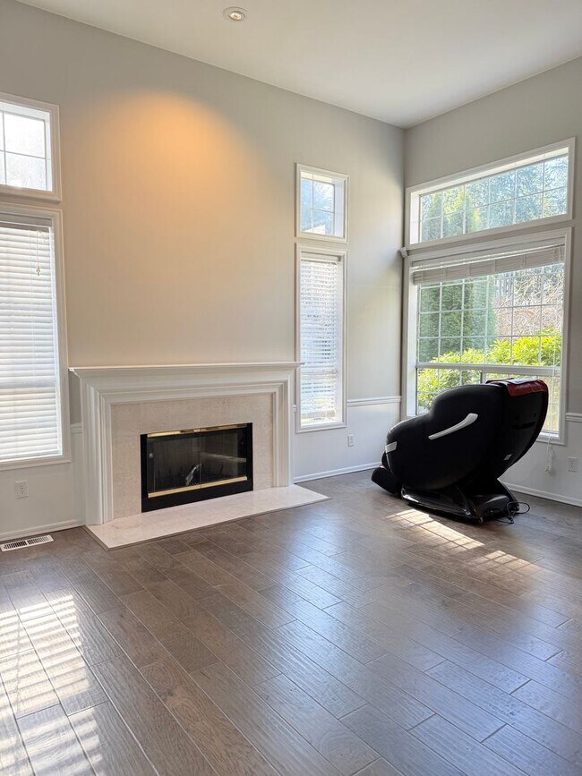 Foto del edificio - Spacious 4BR Mill Creek Home with Central AC & Multiple Living Areas