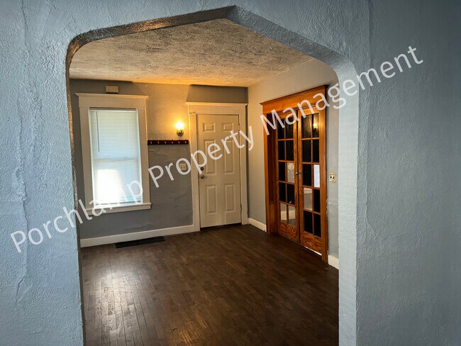 Foto del edificio - 749 Spencer St NE