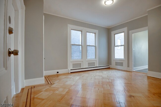 Building Photo - 398 Summer Ave