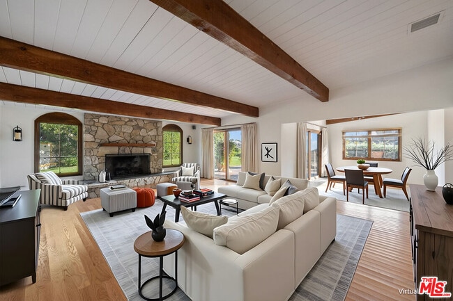 Foto del edificio - 1344 Bienveneda Ave