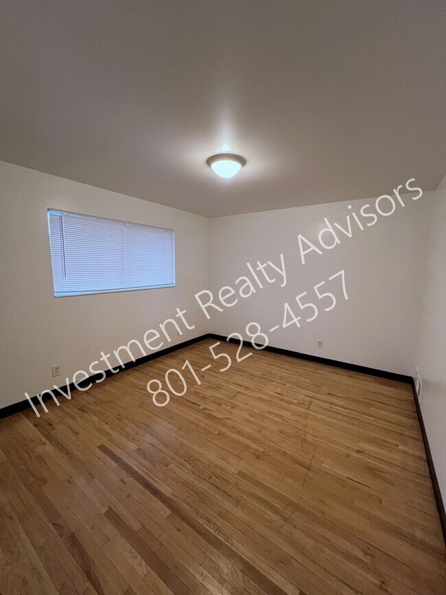 Building Photo - Spacious Apartment in Millcreek!