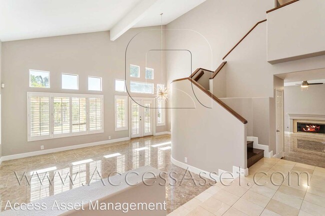 Building Photo - 4 br, 3 bath House - 572 Mondale St