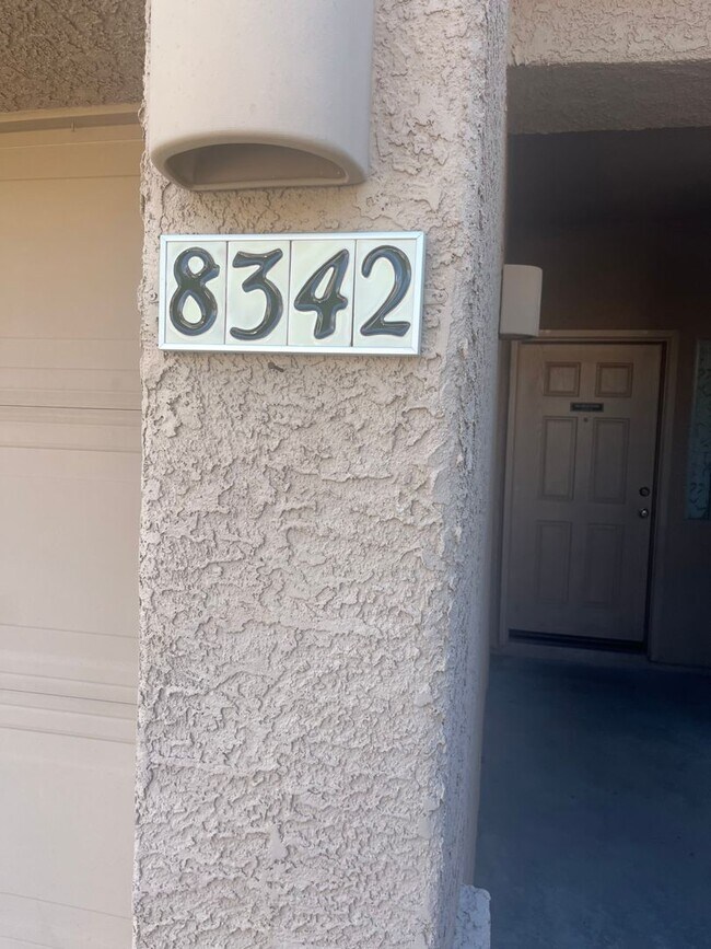 Foto del edificio - 8342 S Hunnic Dr
