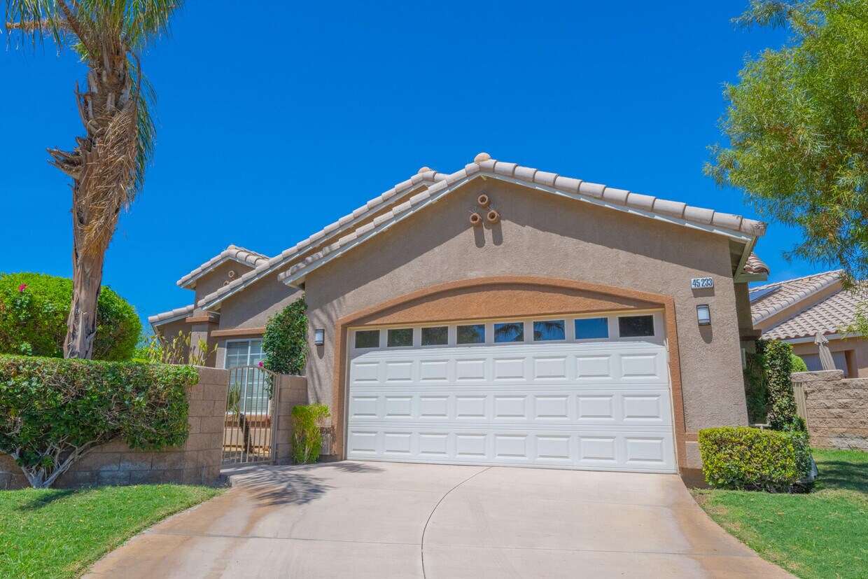 Foto principal - 45233 Big Canyon St