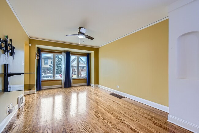 Foto del edificio - 6112 S Kilbourn Ave