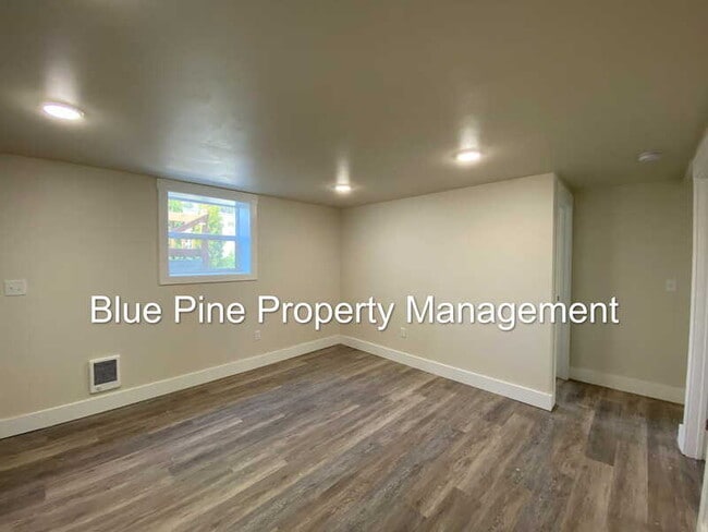 Building Photo - 411 Gladstone St