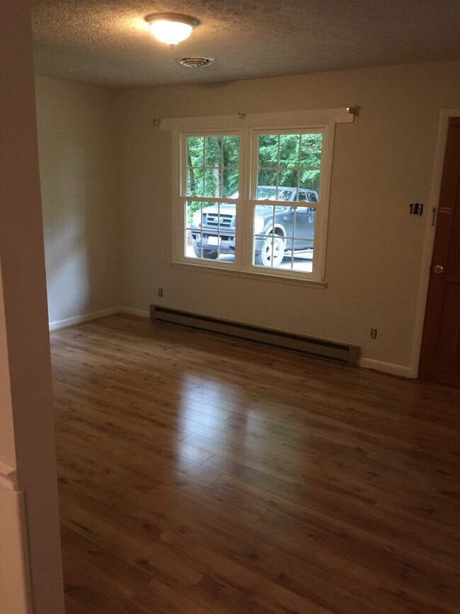 Foto del edificio - 18 Oakwood Dr