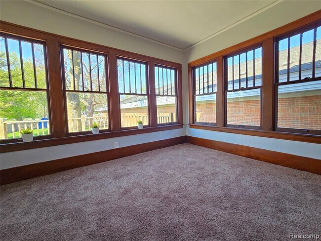 Building Photo - 26850 Seven Mile W