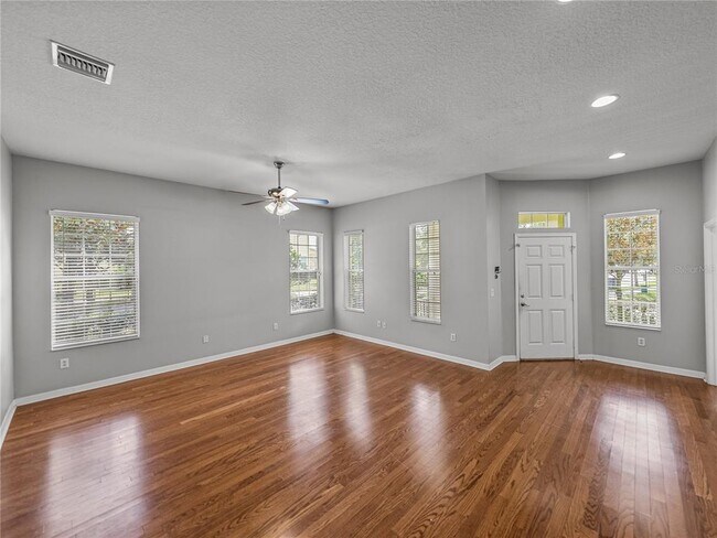 Foto del edificio - 6222 Hadley Commons Dr