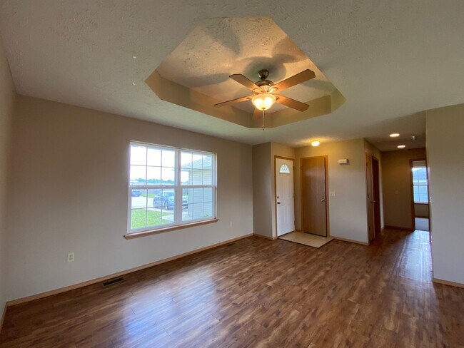 Building Photo - 3 bedroom 2 bath home in Clever, MO!