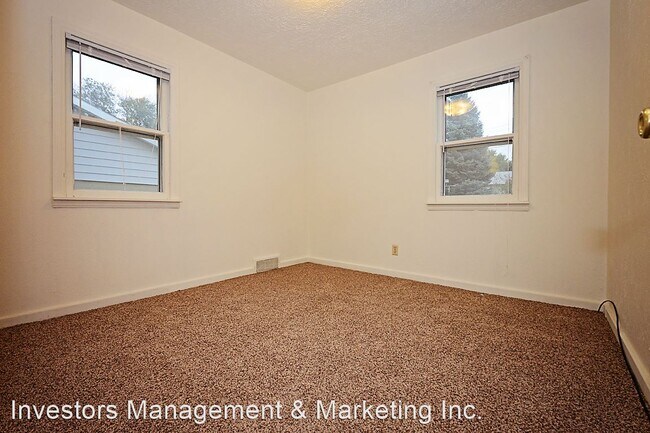 Building Photo - 2 br, 1 bath House - 600 12th Street NE
