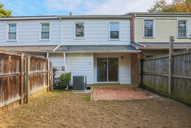 Building Photo - 25 Dorchester Ct