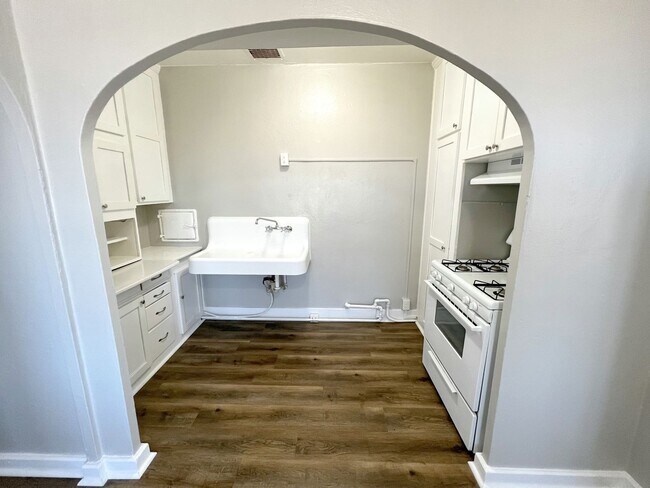 Foto del edificio - 229-4A W Jackson