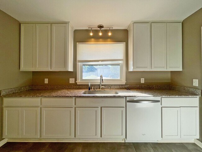 Foto del edificio - Spacious  **ACCESSIBLE** 4 Bedroom in Edin...