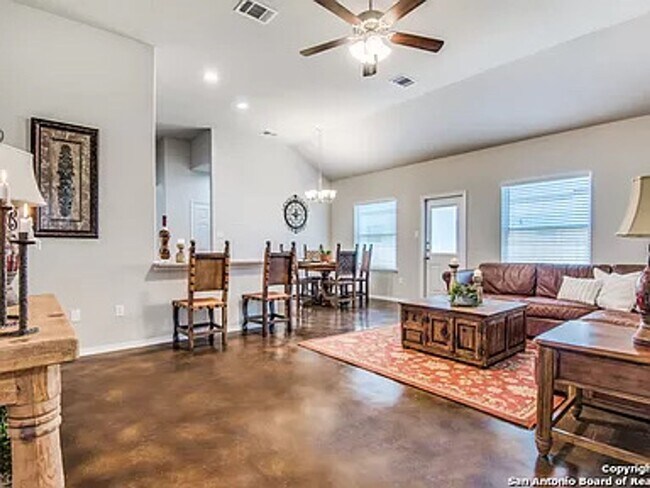 Foto del edificio - Beautiful Duplex in Seguin!