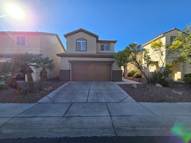 Building Photo - An Amazing 3 Bedroom, 2 Story Home in Silv...